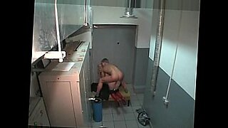 squirting in toilet