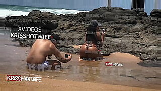 copines exibe a la plage