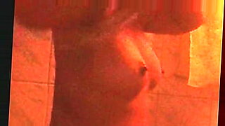 video jilbab pink nyepong di mobil crot di mulut