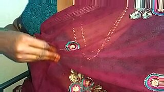 indian wife sexy saree removing