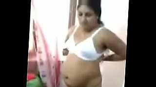 indian village aunty changing panty