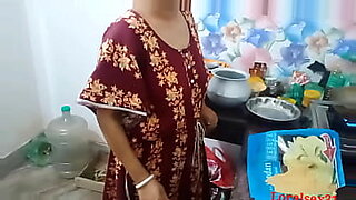 indian mom nude bath with her daughter