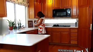 xxx mom fuhing her husband gone