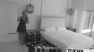 sentry worker fuck beauty baby girl in her home