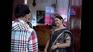 malayalam aunty boobs press