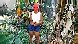 bokep indonesia tante baju merah mainin anak kecil dicuckoldel