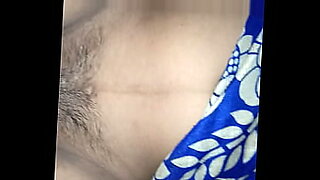 indian aunty strip her saree